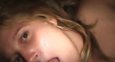 viet xxx Anh chàng phá trinh fucks người lạ với vòi nước lớn.